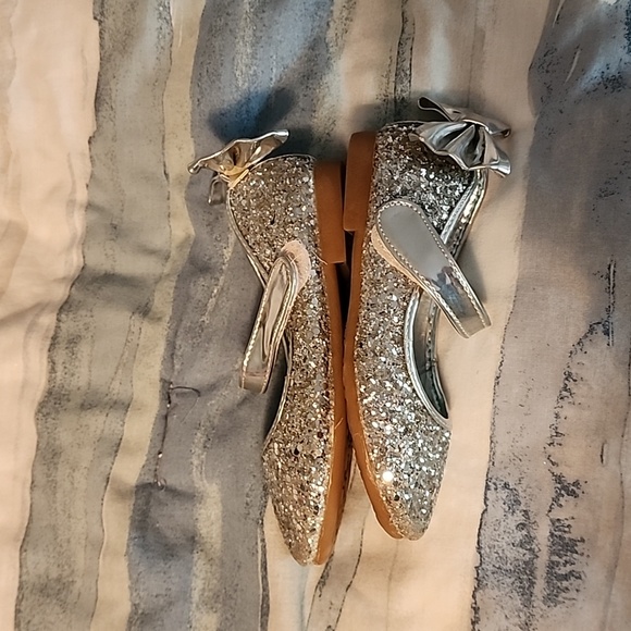 Silver sparkly shoes size 27 with velcro strap - Picture 5 of 6